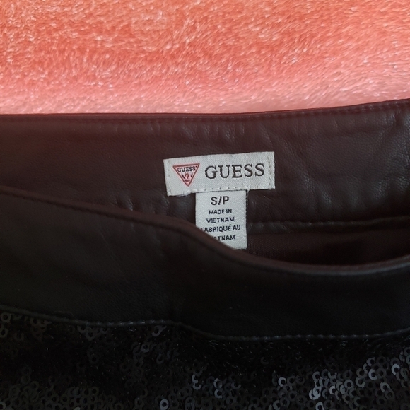 5/$25 (must be bundled for $3) (i1-5) Guess sequin mini skirt - Picture 3 of 4